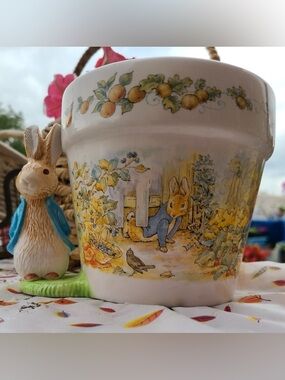 VINTAGE CERAMIC PETE RABBIT PLANTER BY BEATRIX POTTER